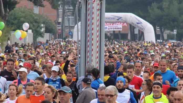 Facce da maratona, Livorno di corsa: è la carica dei 1.700