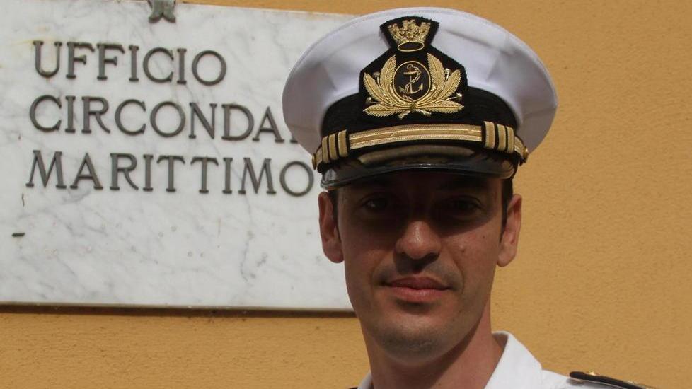 Sei mesi di carcere e 500 euro per chi si lancia dal ferryboat
