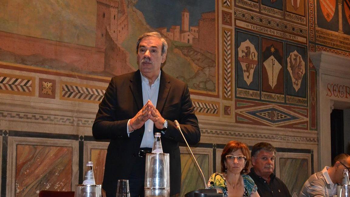 Il sindaco Vittorio Gabbanini e, a destra, l'assessore Manola Guazzini