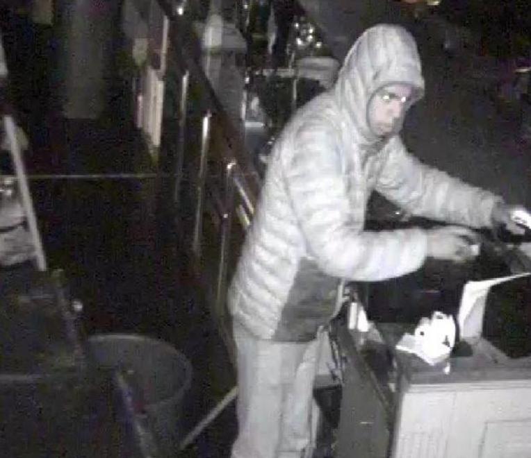 Il ladro vandalo resta in carcere: «Nuovi test sull’età» 