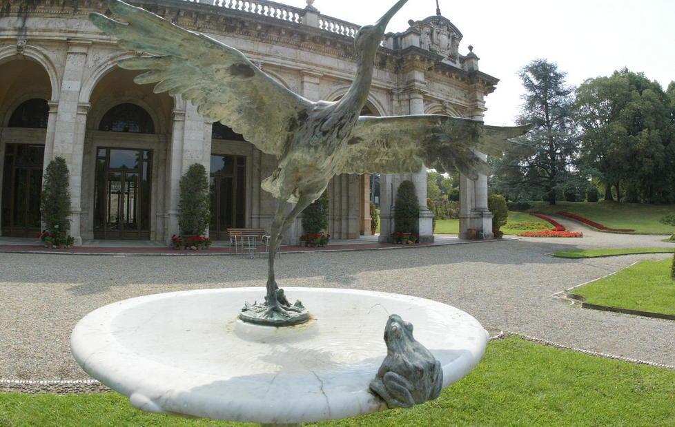 La fontana con la rana e l'airone di Romanelli (Foto Nucci)