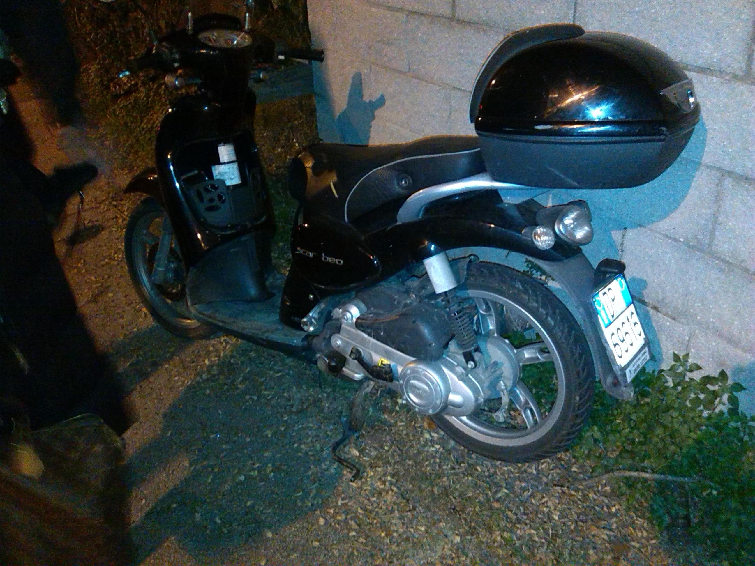 Lo scooter rubato ritrovato sulla Provinciale Pisana