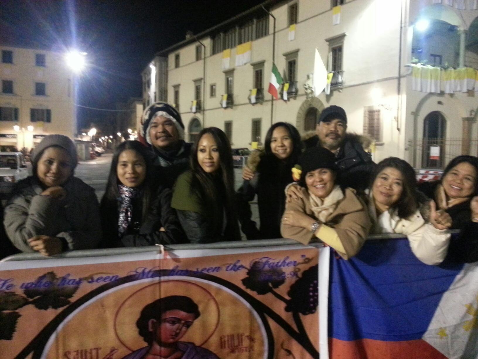 I fedeli filippini di Pistoia in piazza Duomo