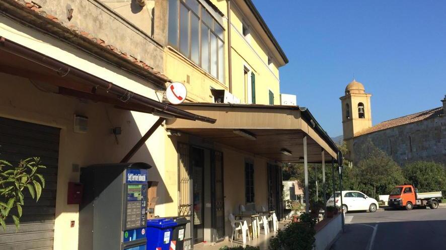 Una commerciante insegue il ladro e recupera zaino e pc