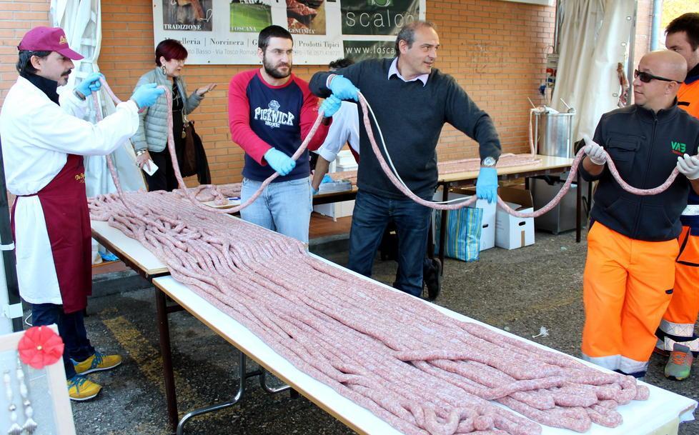 Lunga oltre 200 metri la salsiccia da Guinness 