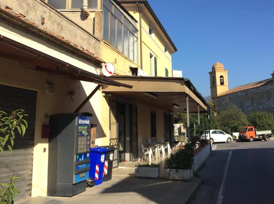 Una commerciante insegue il ladro e recupera zaino e pc 