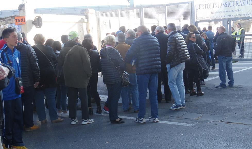 L’Arena apre alle 14.30, code infinite