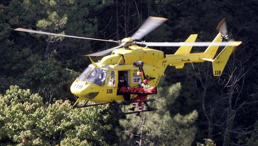 Cade sul sentiero e vola nel dirupo Grave anziano sul monte Procinto 