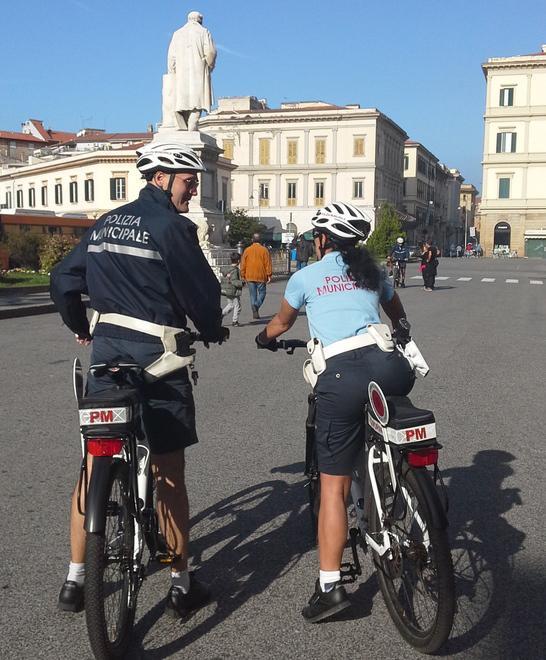 Controlli dei vigili intorno all’Alveare 