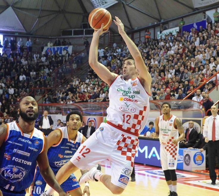 Pistoia riprende la corsa Per Cantù il finale è amaro 