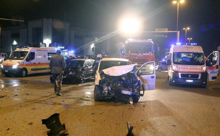 Passa con il rosso schianto in via Firenze tre in ospedale 
