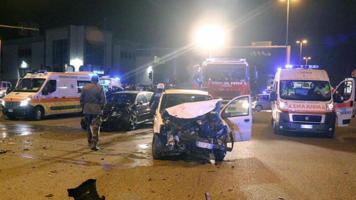 Passa con il rosso schianto in via Firenze tre in ospedale