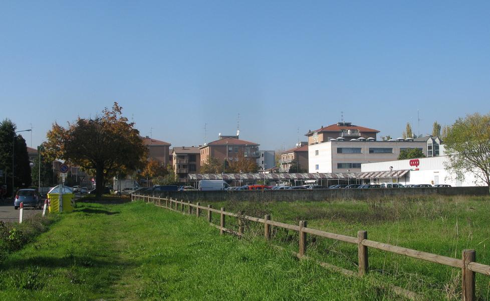 Parcheggio nell’area verde ma i residenti dicono no 