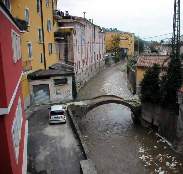 Carrione choc: giù ponti e passerelle per garantire la sicurezza