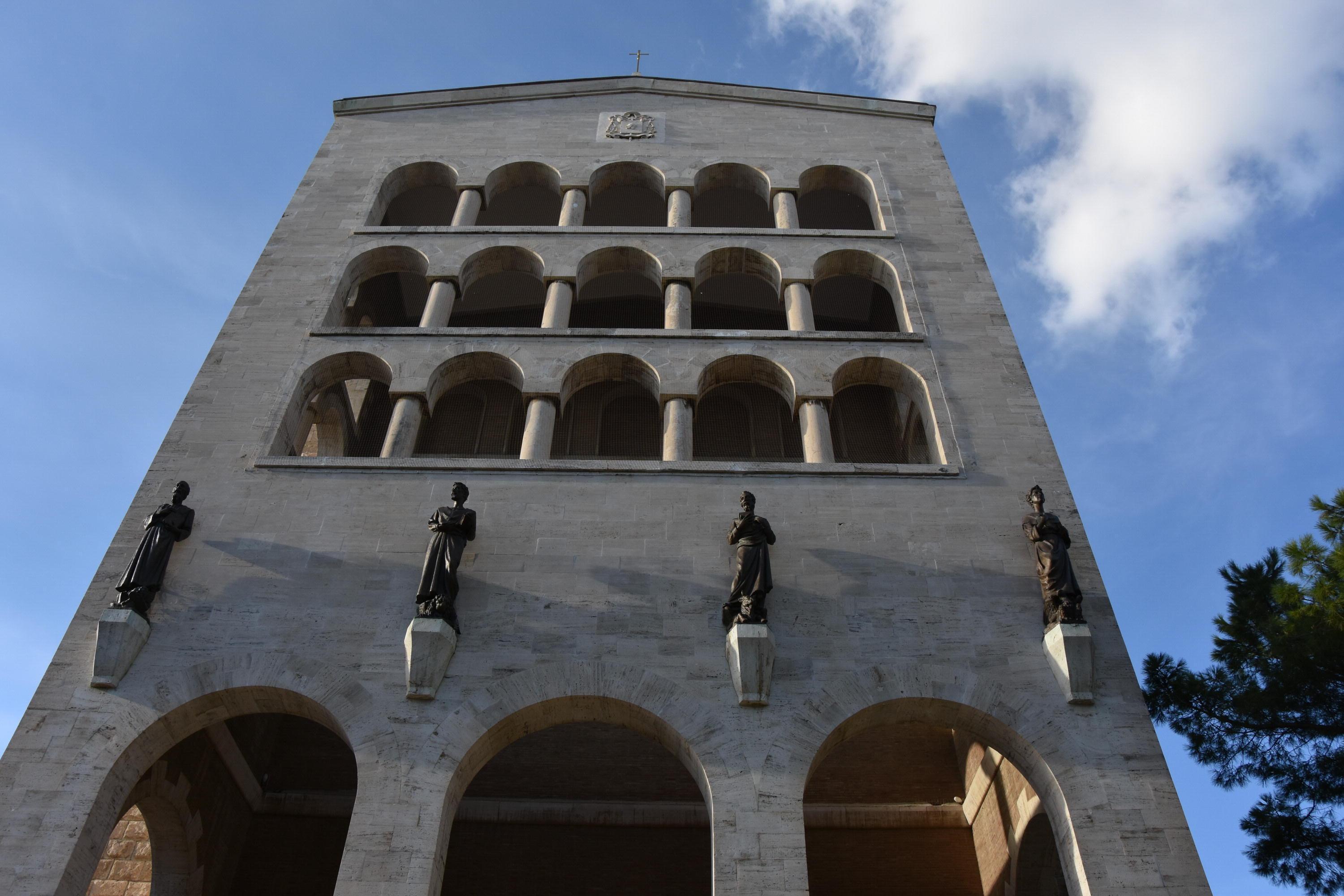 La facciata della basilica del Sacro Cuore (Foto Bf) 