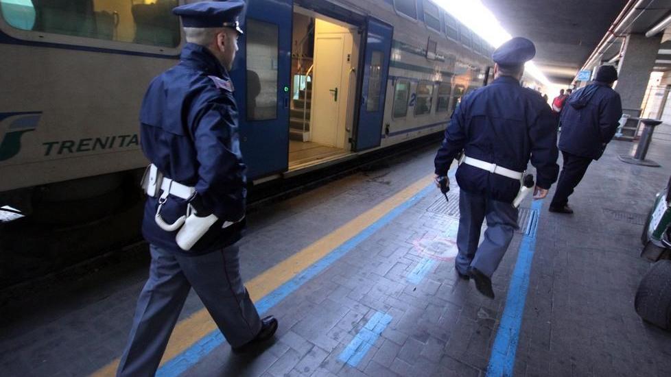 Aggredito alla stazione con un colpo alla testa: gravissimo