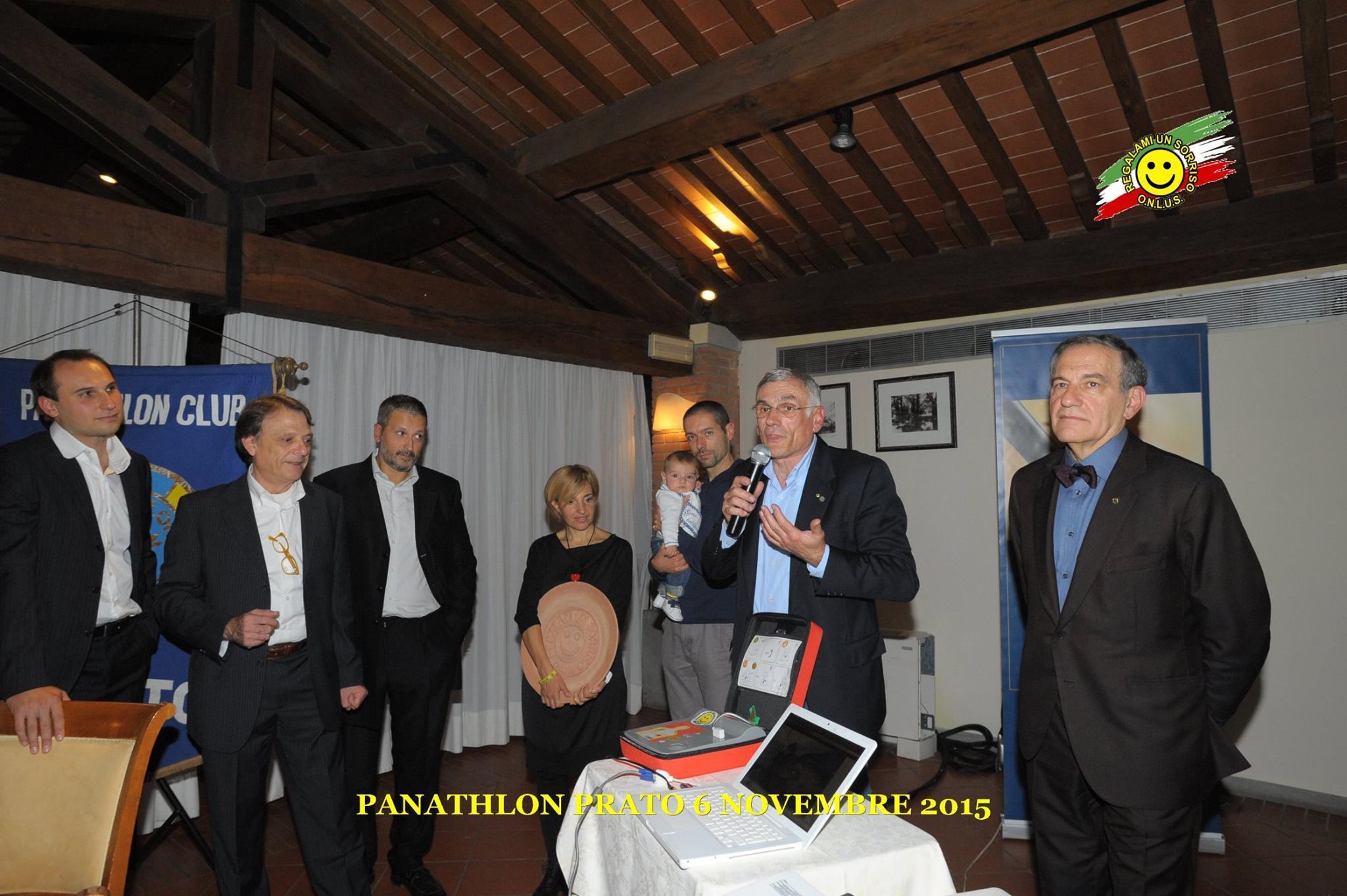 La consegna del defibrillatore al Volley Prato 