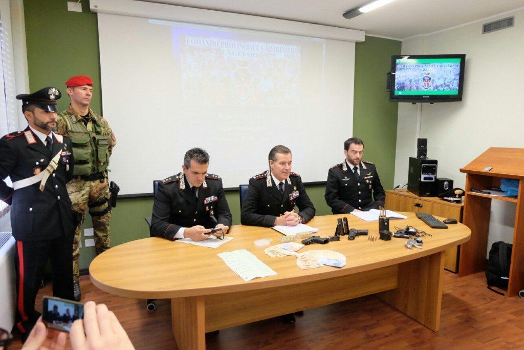 La conferenza stampa dei carabinieri sull'operazione antidroga (foto Rosas/Pili)