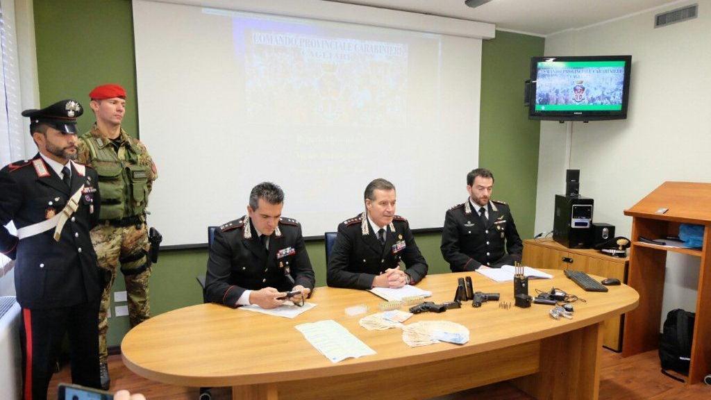 La conferenza stampa dei carabinieri sull'operazione antidroga (foto Rosas/Pili)
