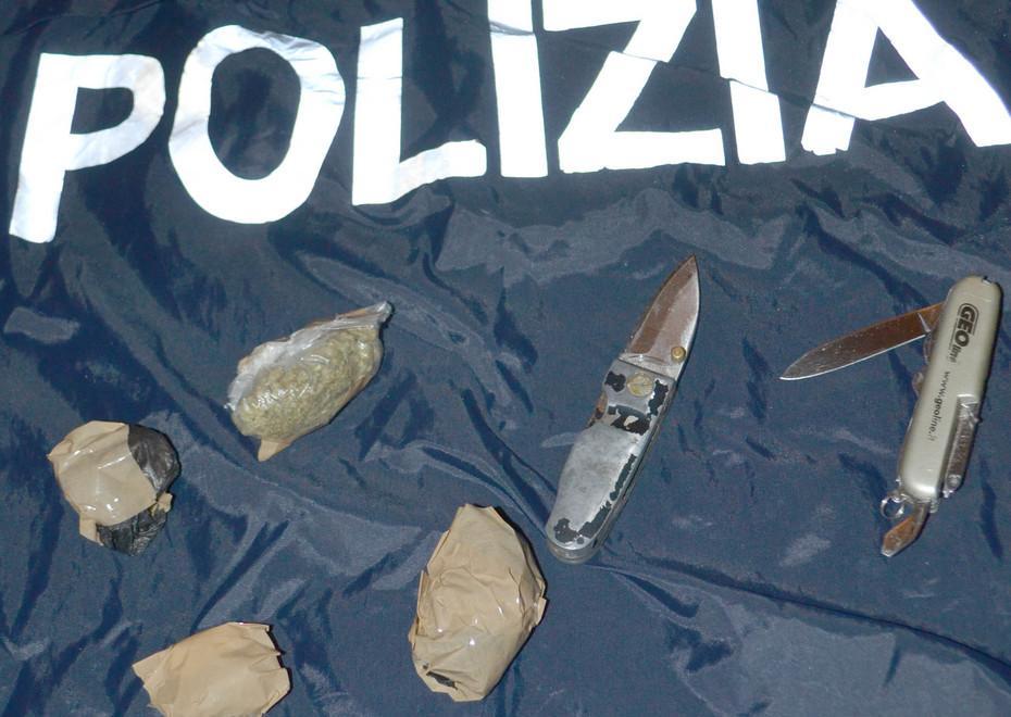 Reggio Emilia, sequestrate armi e droga nei parchi della città 
