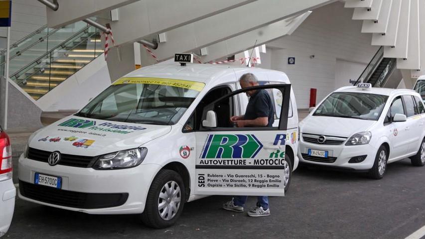 Stazione Mediopadana, emergenza taxi: obiettivo 100 licenze