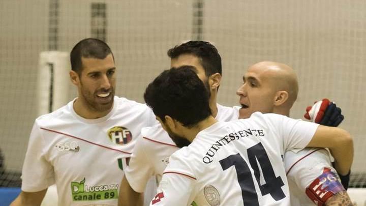 I rossoblù esultano dopo un gol
