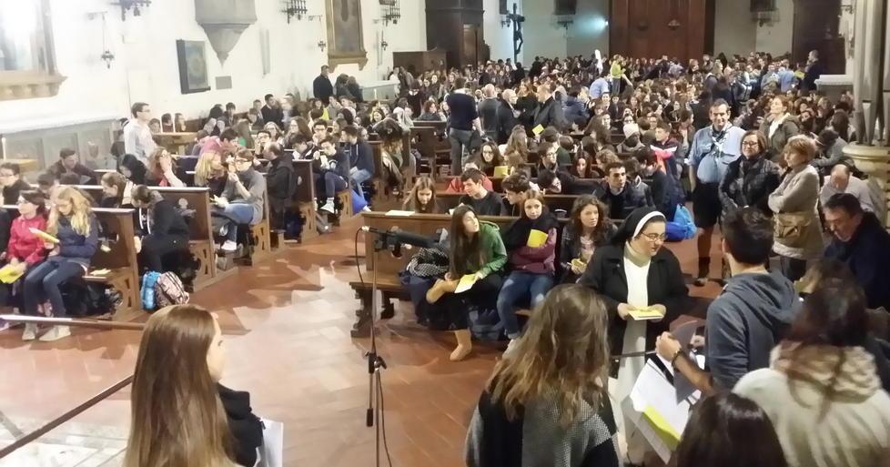 Canti e preghiere, in mille alla veglia