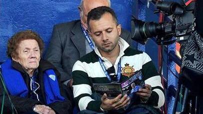 La nonna-tifosa conquista anche la tv
