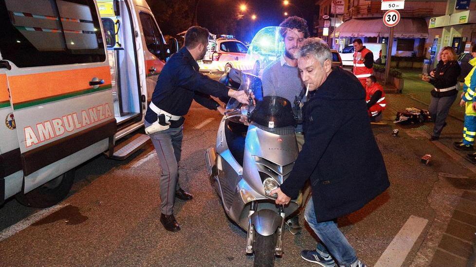 Grave scooterista dopo uno scontro