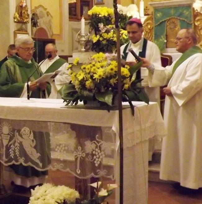 L’abbraccio di Varana a don Francesco 