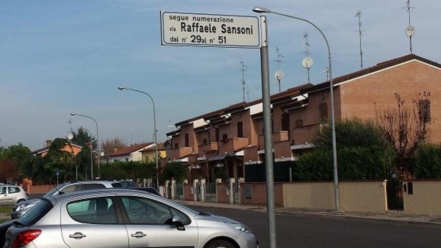 Ferrara, i ladri spaccano le auto e rubano merendine