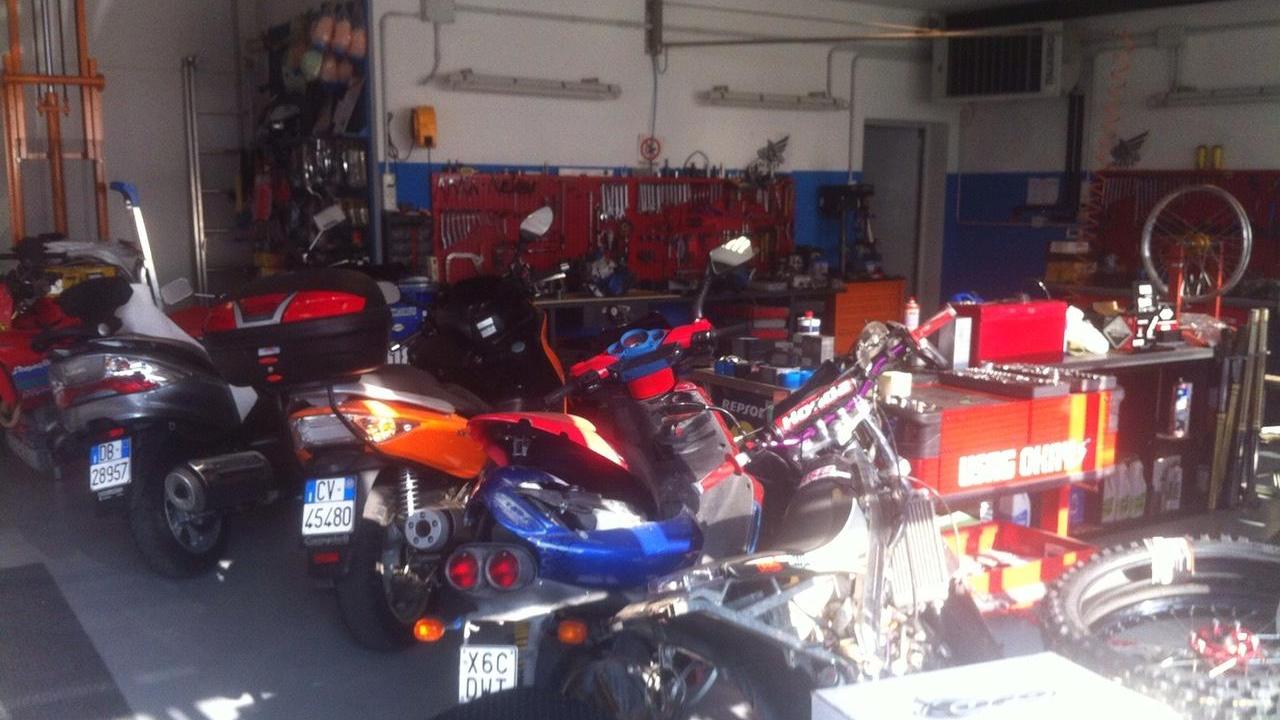 Furto a Boretto, rubate sei moto in una concessionaria
