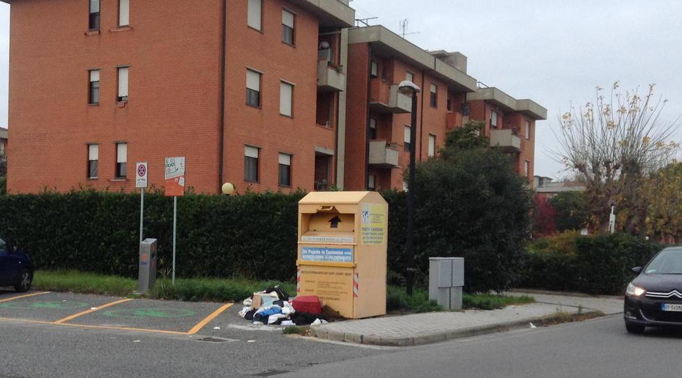 Quei rifiuti vicino alla scuola