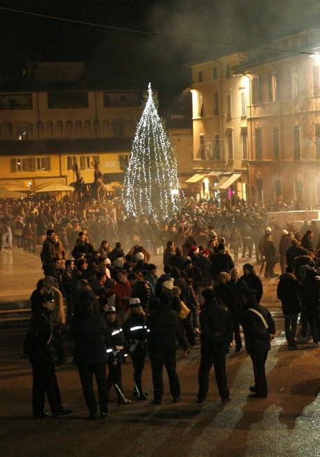 Negozi aperti anche dopo cena durante le feste 