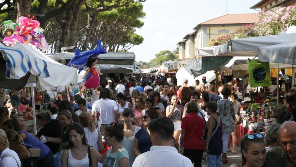 Franceschi all’attacco dei banchi «Piazza Marconi va salvata» 