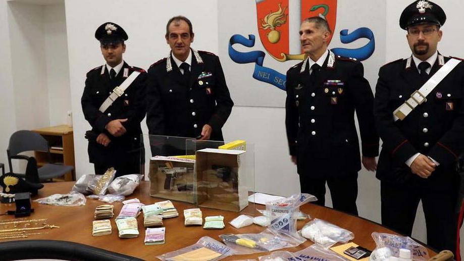 Spaccio di droga, arrestati tre massesi