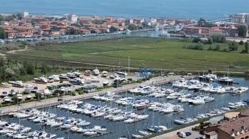 Fuori pericolo l’artigiano caduto dal tetto