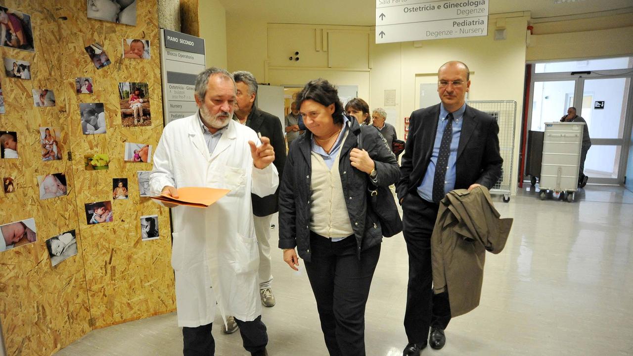 Un momento della visita dell'assessore regionale alla Sanità Saccardi
