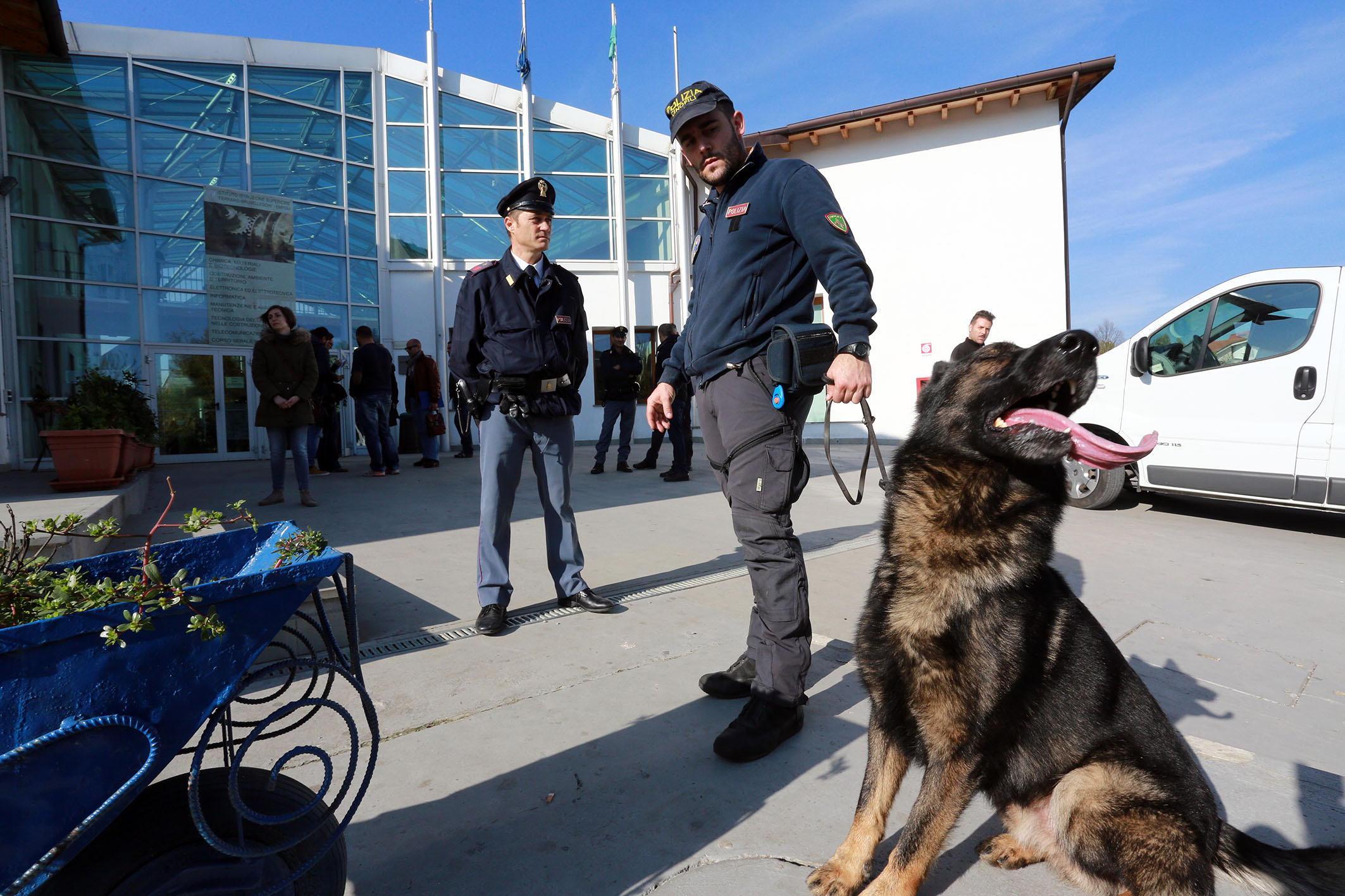 Un cane anti-droga al Ferraris Brunelleschi