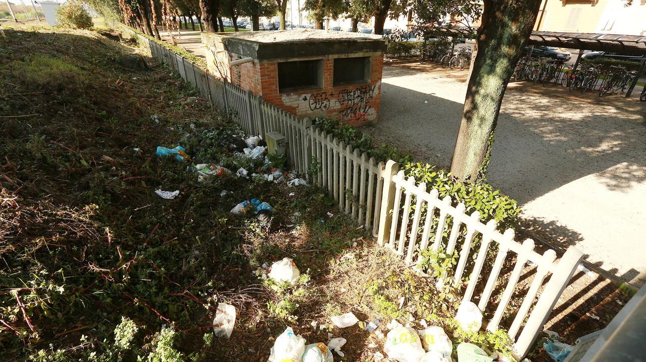 La discarica vicino alla stazione
