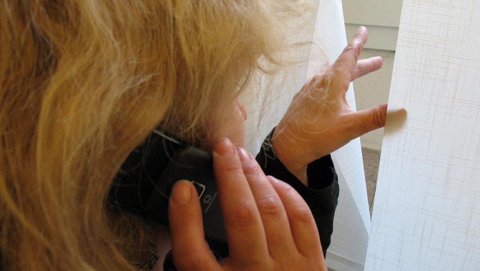 Aspetta armato sotto casa la donna che perseguita da anni 