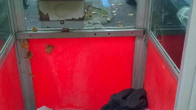 La cabina diventa una pattumiera