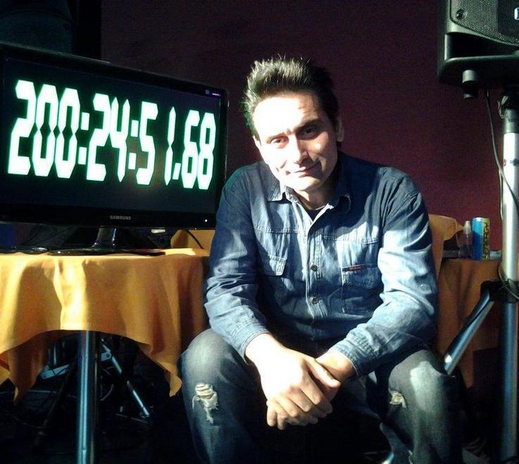 Duecento ore in consolle Igor segna il record dei dj