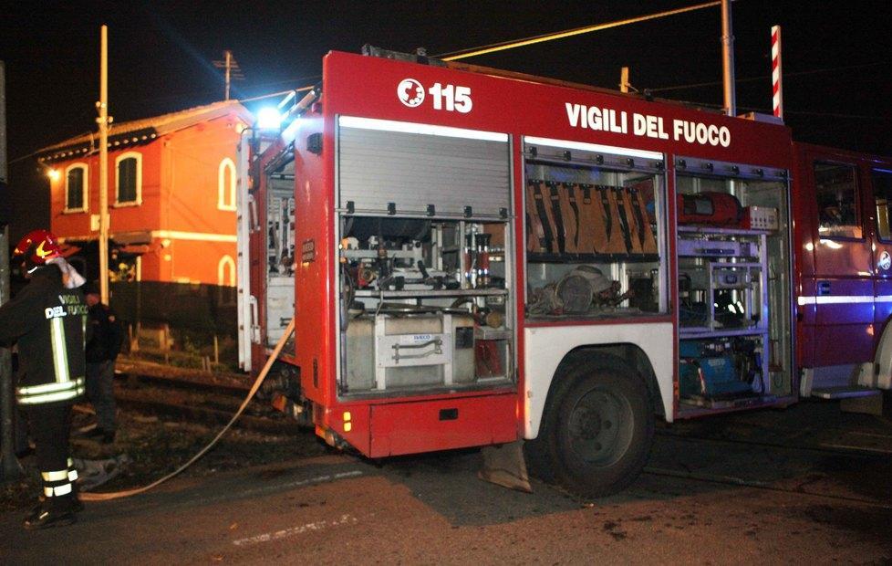 Fiamme sul locomotore del treno merci 