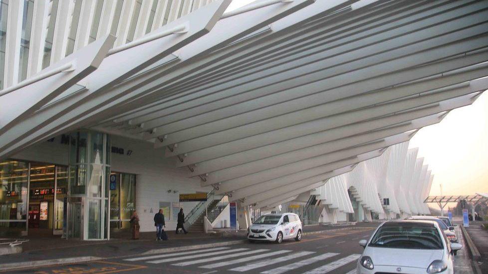 Mediopadana, sul noleggio con conducente il bando flop: rispondono in 12