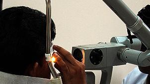 Un paziente sottoposto a laserterapia dopo il distacco della retina