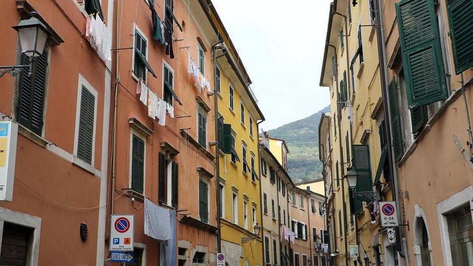 Una panoramica del centro storico di Carrara (foto Cuffaro)