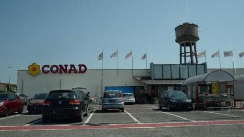 Il supermercato Conad di San Romano (Foto d'archivio)