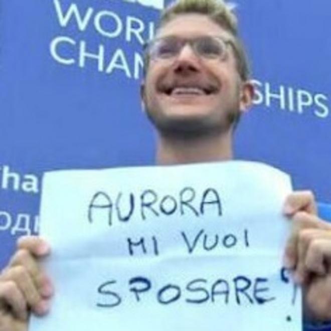 Simone Ruffini e il messaggio mostrato in diretta ad Aurora Ponselè