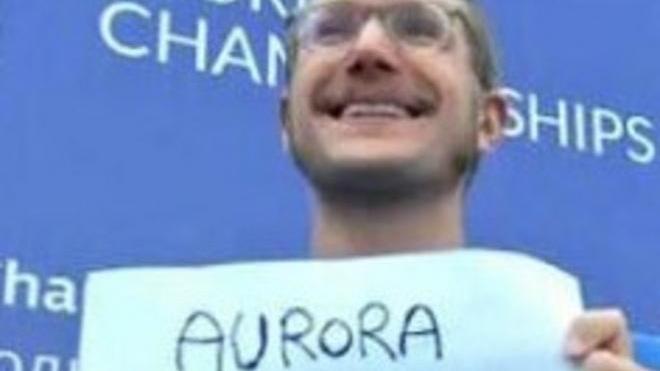 Simone Ruffini e il messaggio mostrato in diretta ad Aurora Ponselè